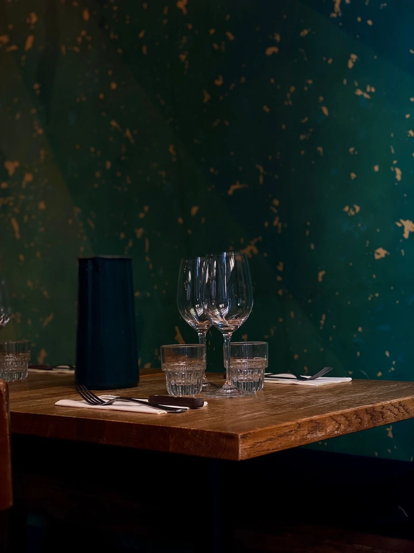 📌 Echo &ndash; Bordeaux

The Echo restaurant offers a choice of dishes made from local produce that varies with the seasons and the chef's inspiration. With its interior ambience and terrace next to a church in the heart of Bordeaux, there's nothing