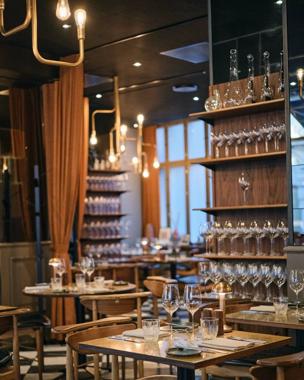 📌 Pal&aelig;gade &ndash; Copenhagen

Following the fire in 2020, the new team redesigned the entire establishment. It now offers a more elaborate cuisine, highlighting refined flavours and careful presentation, all in a completely renovated and mode
