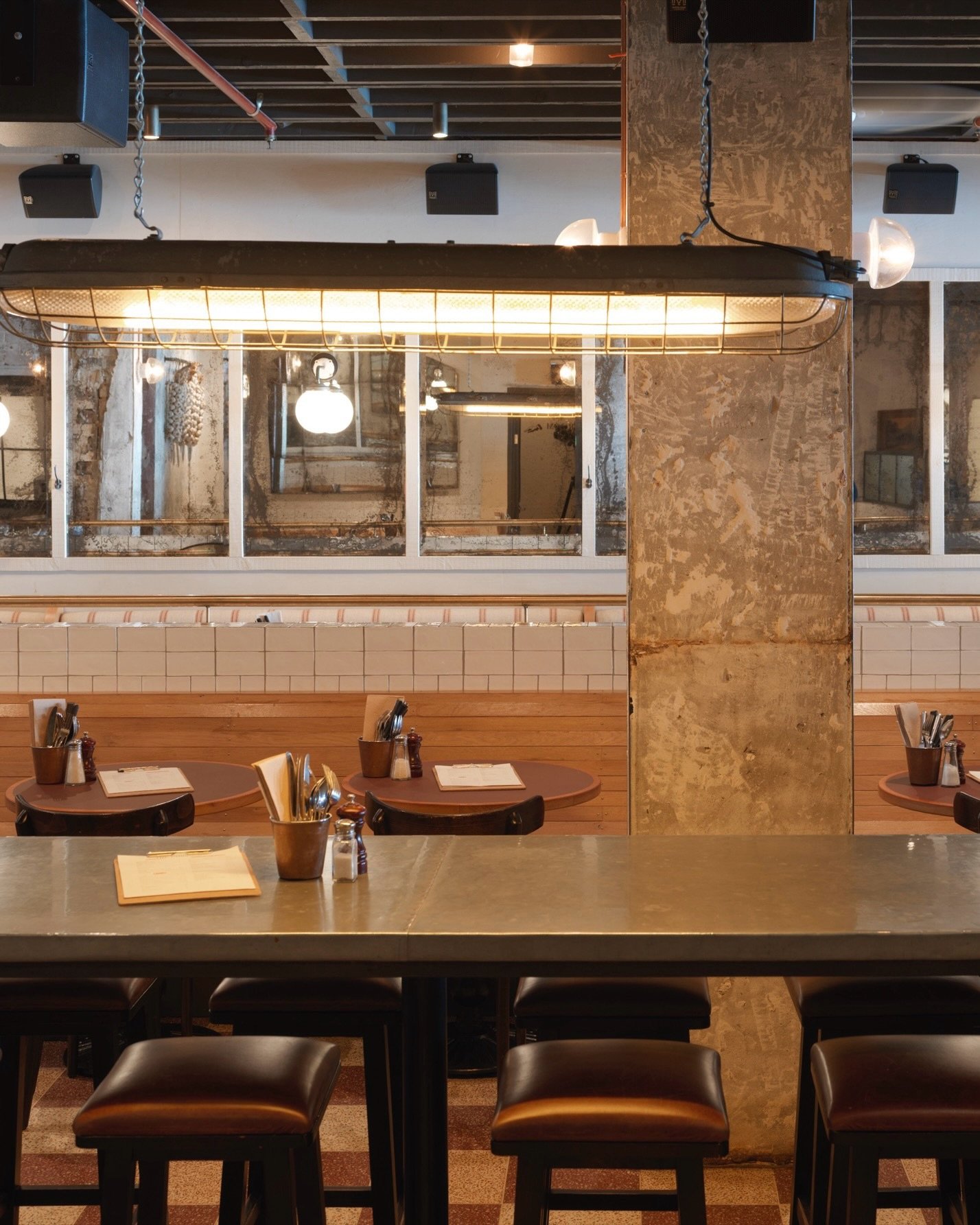 📌 The Paddington &ndash; Sydney

In a warm and lively atmosphere, indulge in a generous cuisine featuring roasted meats, fish, and vegetables. The meats are perfectly browned, the fish delicately grilled, and the vegetables are flavourful, enhanced 