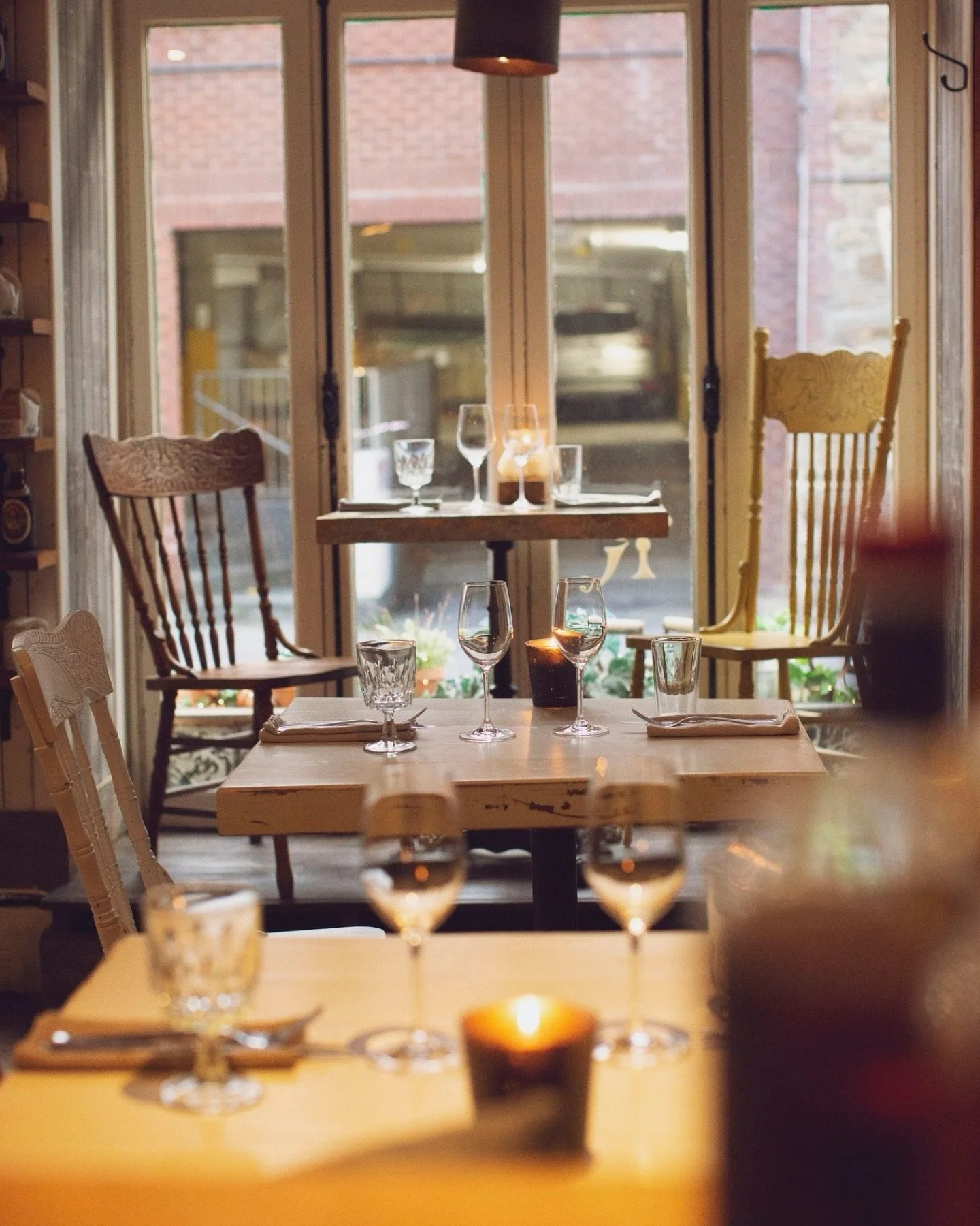 📌 Chez Rioux &amp; Pettigrew &ndash; Quebec City

A super nice, very pleasant and cosy place where you&rsquo;ll find refined dishes showcasing local products and unusual yet very interesting combinations, such as rocket cream or cocoa meat sauce. Yo