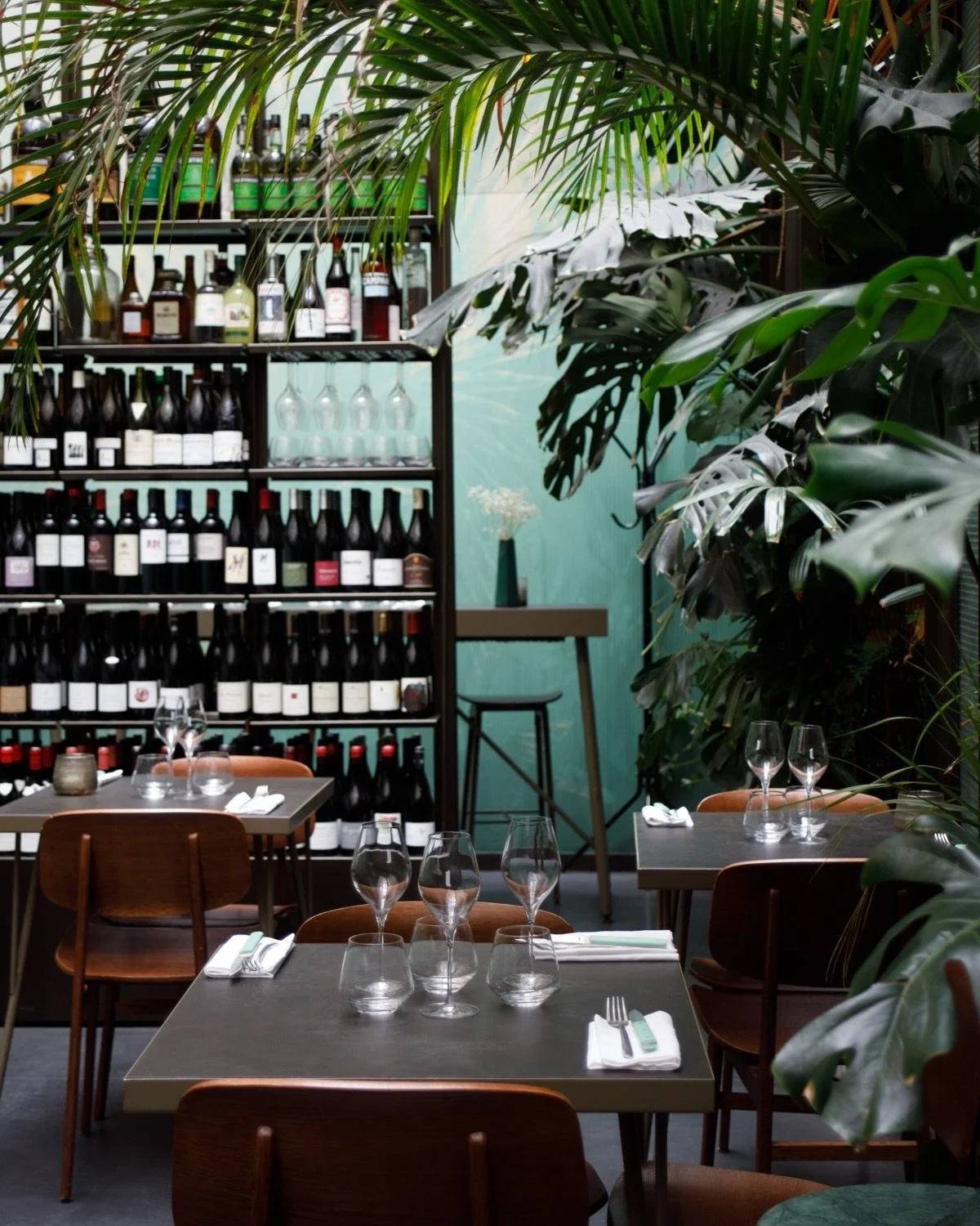 📌 Terra &ndash; Paris, Paris 3

Under a glass roof in the Marais, Terra offers modern, shareable dishes in a warm, industrial‑chic space filled with natural light. Inventive plates highlight top‑quality ingredients, while professional, friendly serv