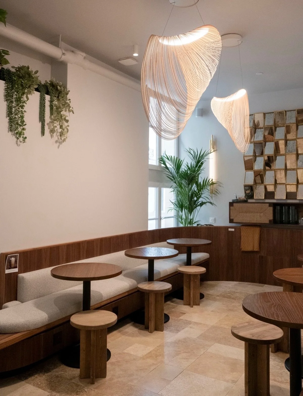 📌 Lactem &ndash; Paris, Paris 1 &amp; Paris 9

Lactem is a cosy and sophisticated gem. It offers a refined selection of speciality coffees made with plant-based milks, paired with homemade treats. The warm welcome, the ambience blending exposed bric