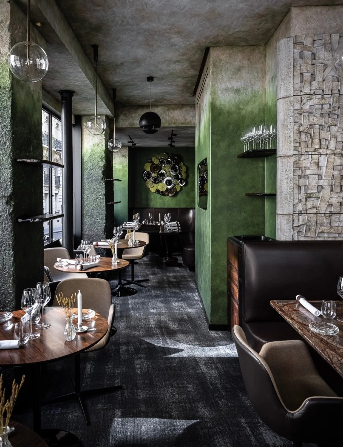 📌 Substance &ndash; Paris, Paris 16

Substance serves inventive French cuisine rooted in the chef&rsquo;s Jura origins, with seasonality and honest ingredients at its core. Creativity is expressed with precision in a chic, intimate setting, where ea