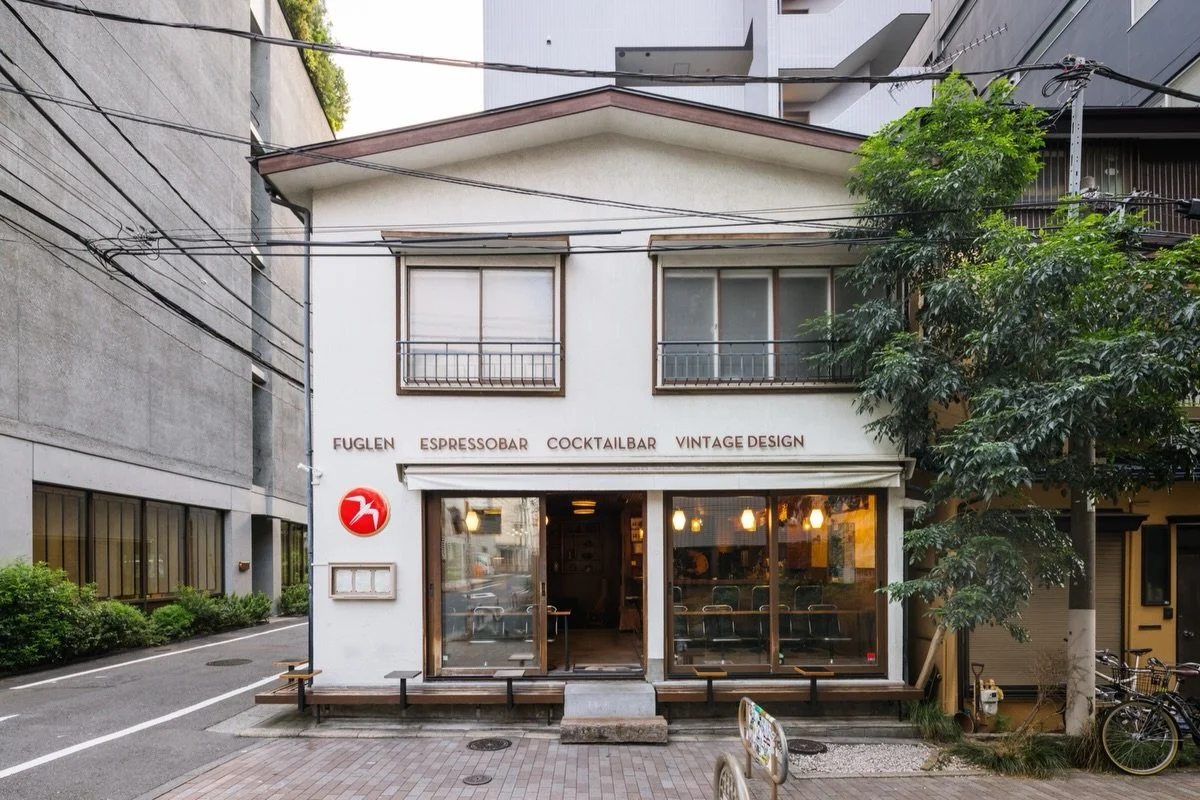 📌 Fuglen Tokyo Tomigaya &ndash; Tokyo

Fuglen Tomigaya in Tokyo nestles in a charmingly converted old house near Yoyogi Park, where Norwegian coffee culture meets Japanese aesthetics, creating a warm, tranquil environment focused on slow-brewed coff