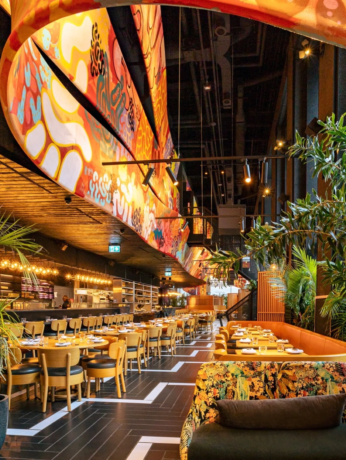 📌 Chotto Matte &ndash; Toronto

Situated right in the CBD Chotto Matte offers a fusion of Japanese and Peruvian cuisine, complemented by cocktails, in a place where street art holds as much significance as the culinary experience.

🍽️ @chottomattet