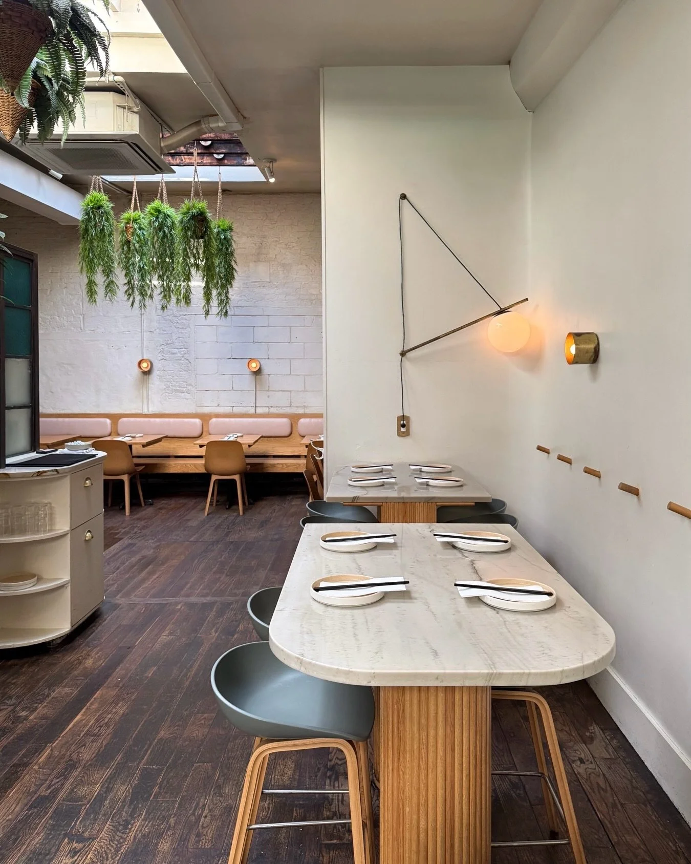 📌 Di An Di &ndash; New York

Da An Di invites you to live a true culinary experience where gourmet food and conviviality are in the spotlight. In a setting that is both warm and intimate, this restaurant offers a selection of comforting dishes, prep