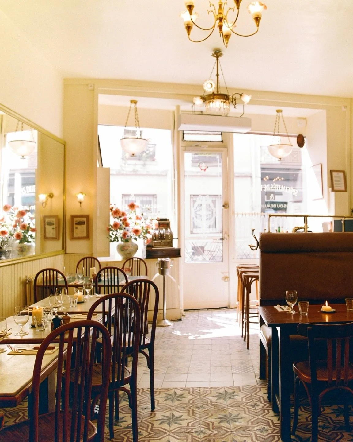 📌 Bistrot des Tournelles &ndash; Paris, Paris 4

Within a timeless bistro setting, the chef embraces classic French spirit with confident, generous cooking. Seasonal ingredients are handled with care, creating honest flavours supported by a thoughtf