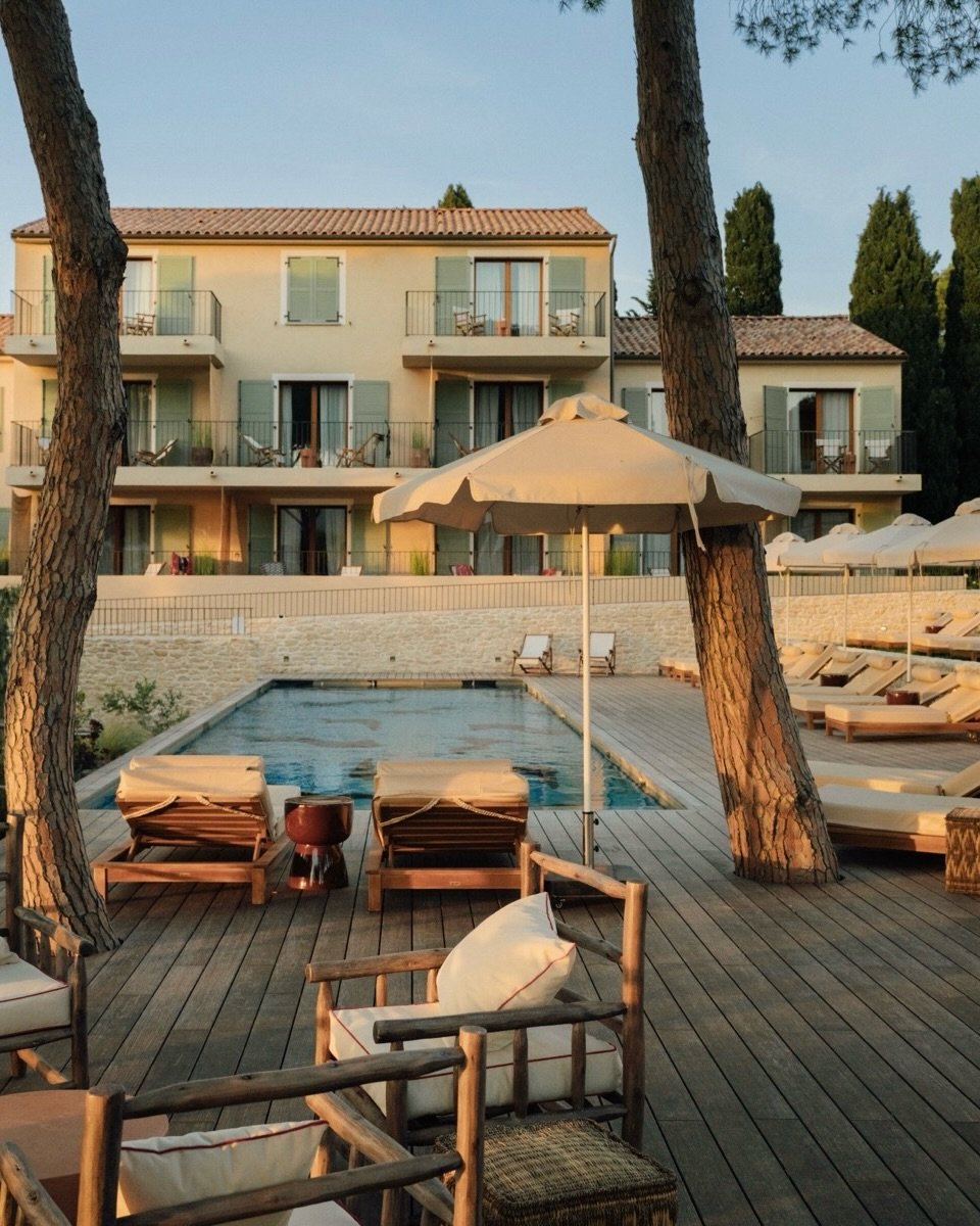 📌 Basgi Basgi &ndash; Saint-Florent

A boutique hotel designed as a true living space, with a warm, family feel. Renovated using understated, well-chosen materials, it sits just steps from the beach and welcomes every guest with the ease and care of
