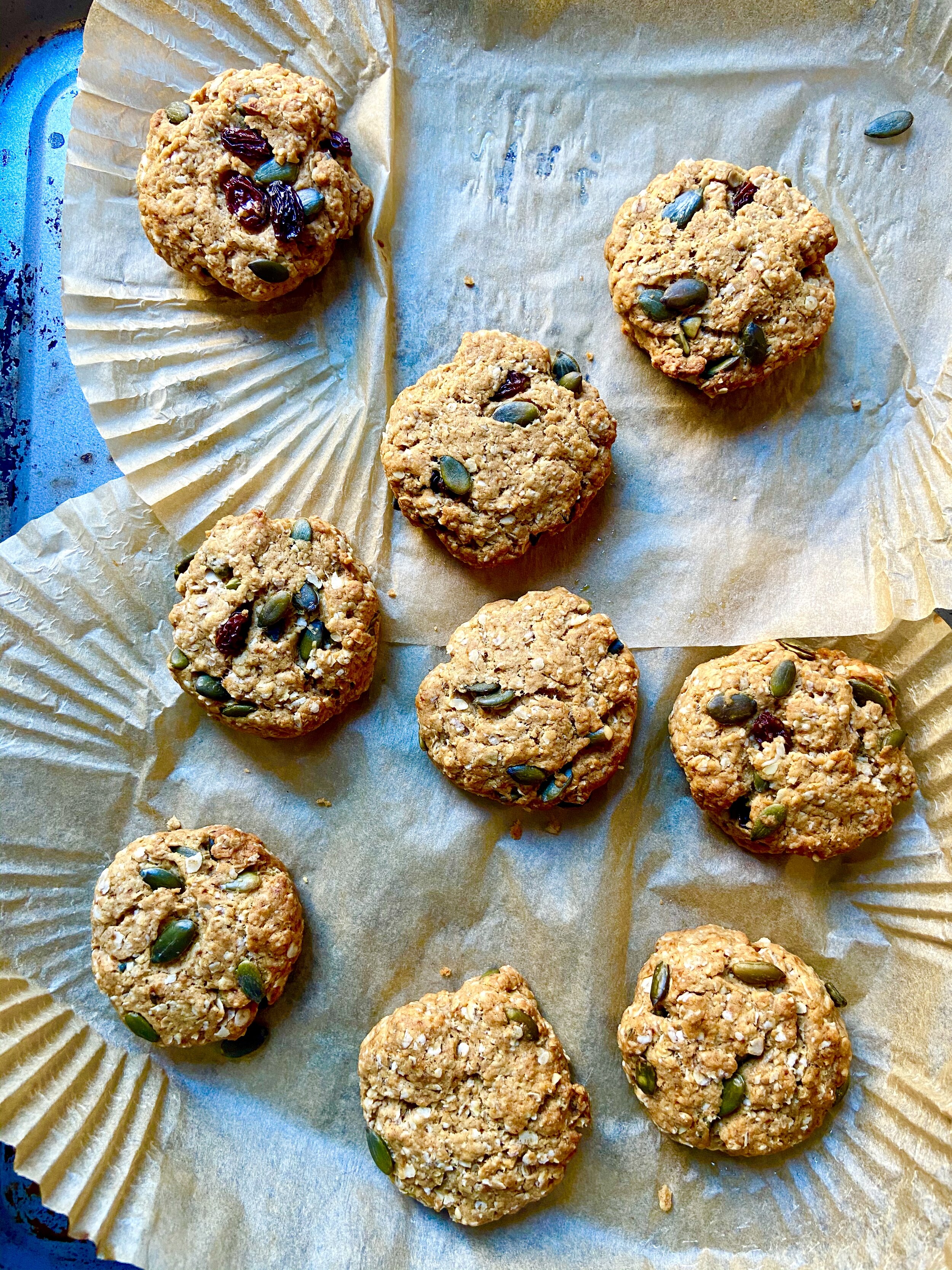 10 minute orange, oat & raisin cookies