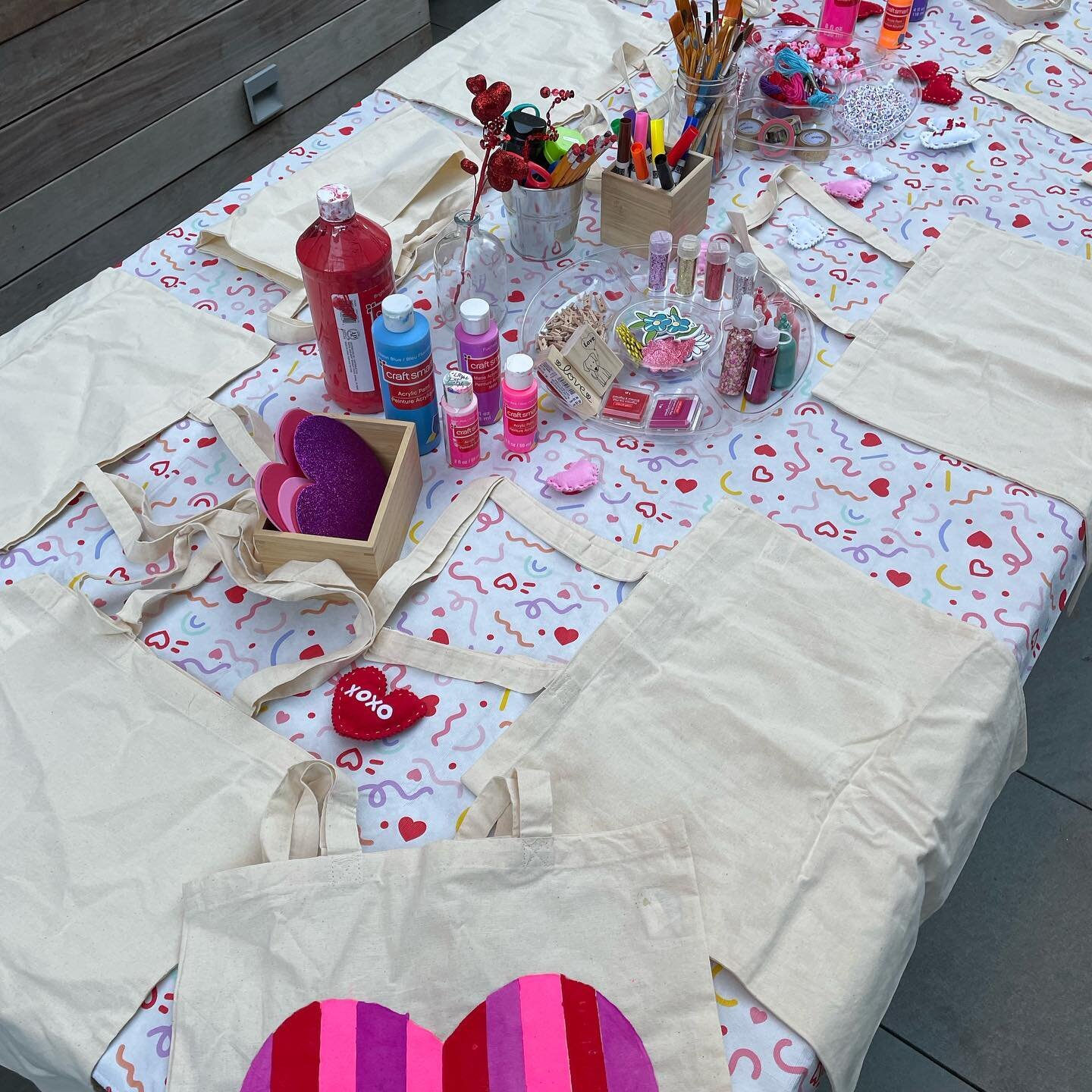 Canvas tote bag decorating party 💕 we&rsquo;re here for it!