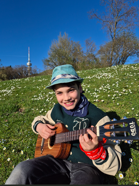 5.000 Kilometer voller Abenteuer, Musik und Begegnungen: Eine musikalische Entdeckungsreise durch den Amazonas mit Philip und seiner Ukulele