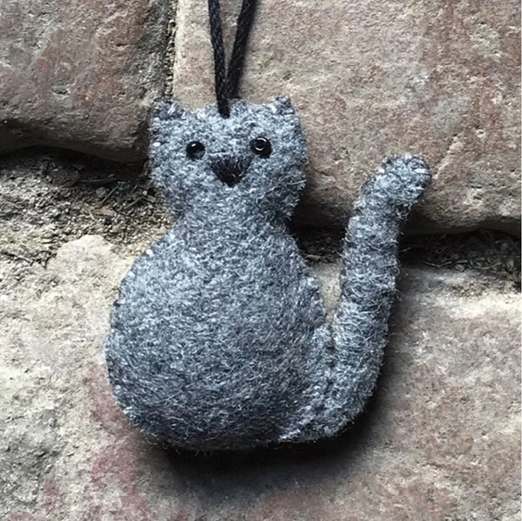 Felt hanging grey cat