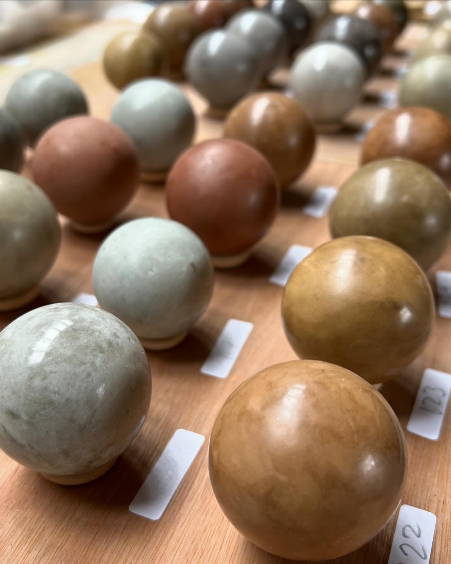 Earthbound Orkney. It all began with a shiny clay ball made from the spoil heap at the Ness of Brodgar. Soil samples as art, treasure from dirt. 

Researching the use of subsoils in prehistoric Orkney. 

#macontemporaryartandarchaeology 
#dorodango #