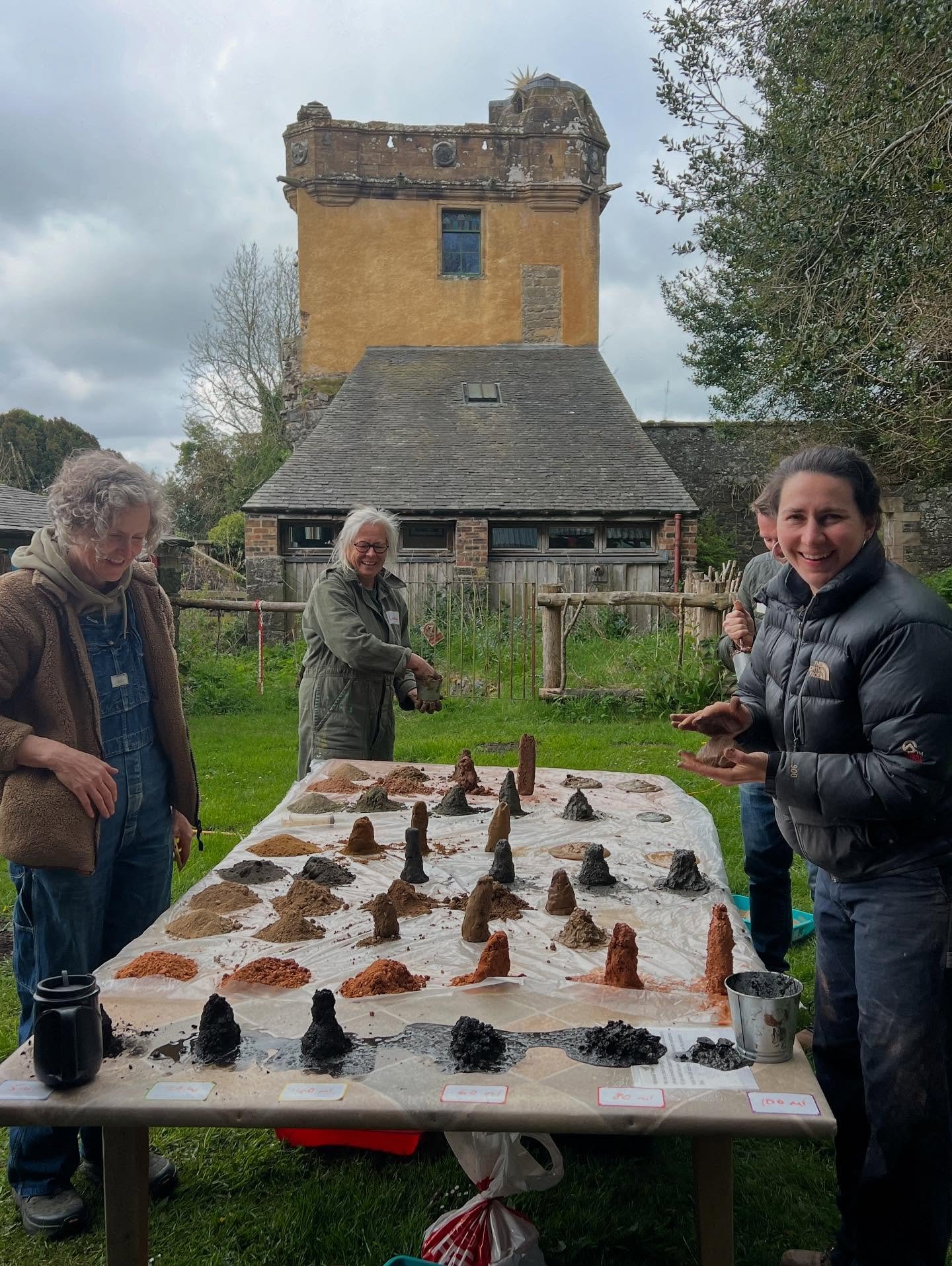 Making towers next to a tower!&hellip;&hellip; building with earth at Monimail Tower , Fife. Sharing wisdom and good humour with some lovely humans and fellow Earth geek @pariogallico. Looking forward to daubs and plaster tomorrow, pigments and paint
