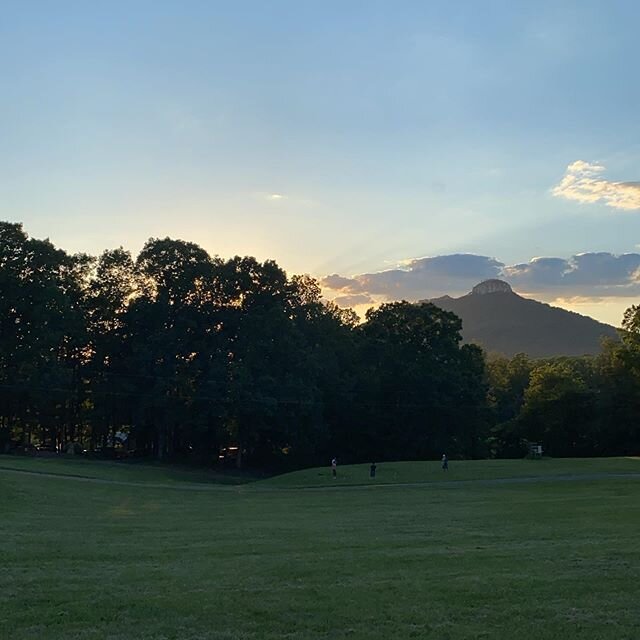 Its all about gathering as friends. Come and disconnect to reconnect with the ones you click with. #lifestooshorttobemad #optoutside #campingwithfriends #happinessonlyrealwhenshared #jomeokeecampground #sunset