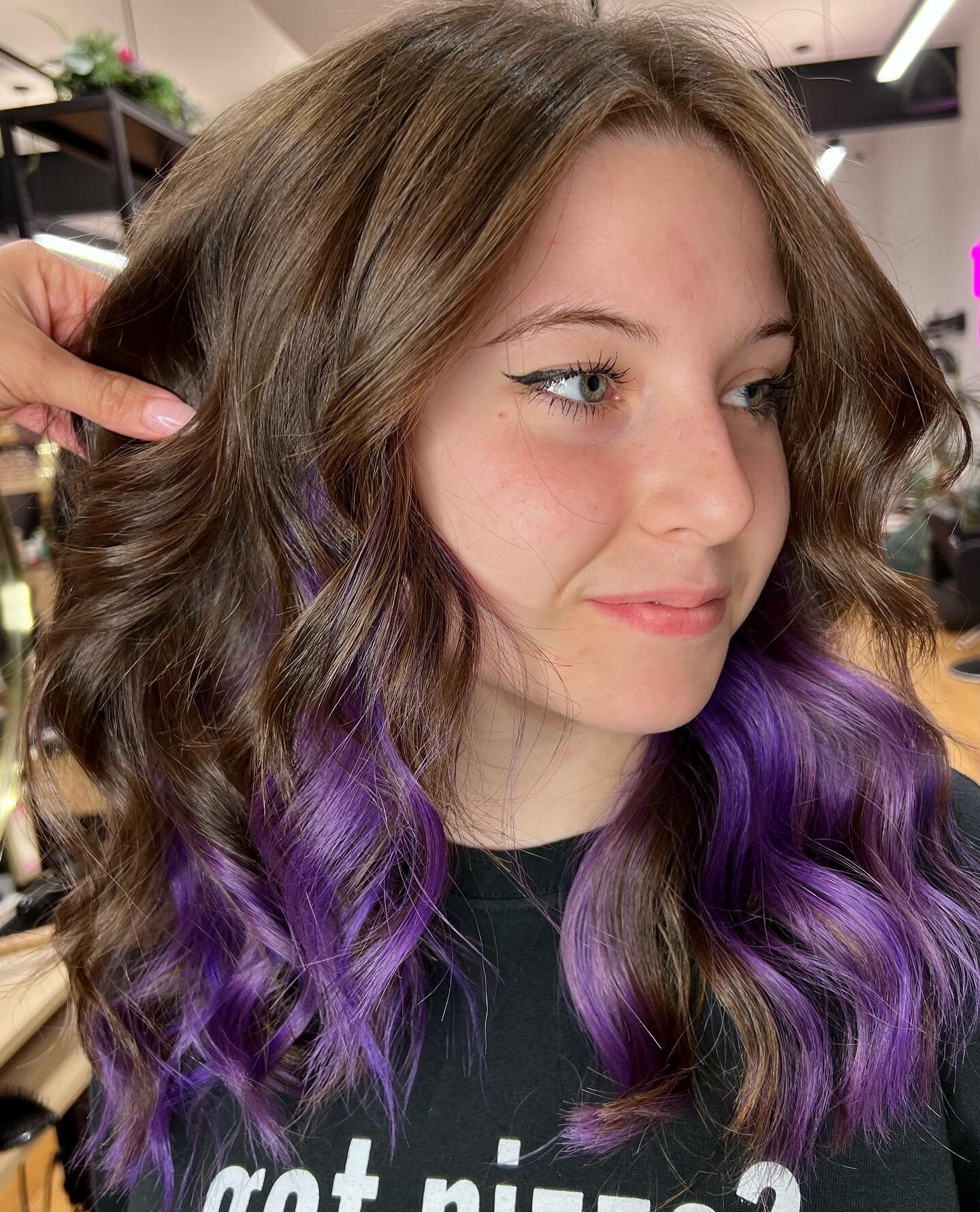 When in doubt, wear purple 💟

#purplehair #fantasycolor #njhairstylist #njbesthair #njbestartists #thebestofnjbeauty #balayageartists #balayage #peekaboocolor #pulpriot