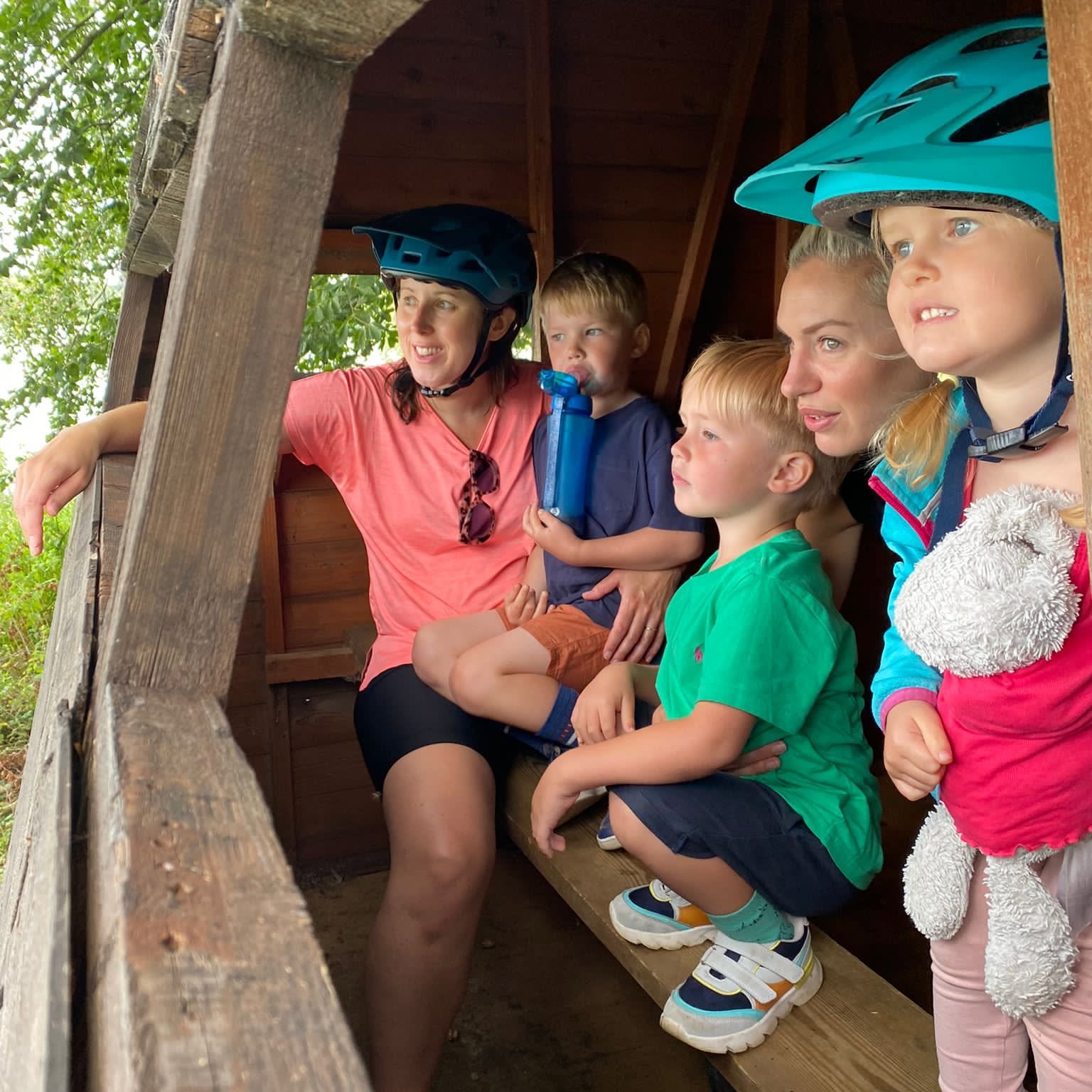 🌟 Finding Balance During Half-Term 🌟

As a business owner, I understand the juggling act of work, life, and family, especially during school holidays. This half-term, let's strike that balance while enjoying quality time with our little ones. 👨&zw