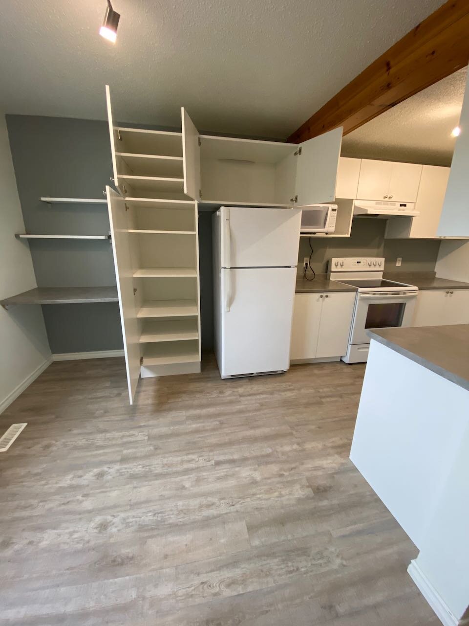 Tons of storage in the kitchen