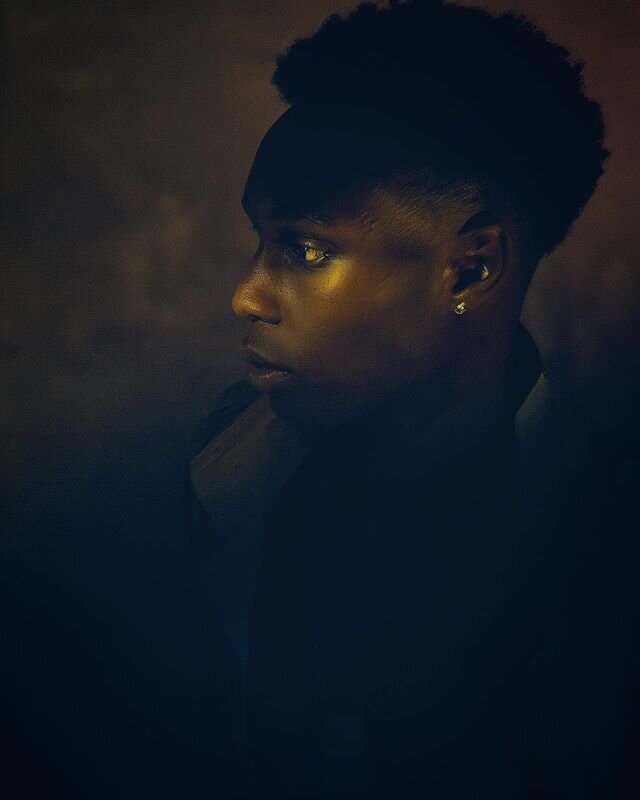 New Work. #atwoodphotography #portrait #sandiegophotographer #sandiegocreatives #sodiumvapor #blackskinisbeautiful #studiophotography #sandiego
.
.
.
.
.
.
.
 #snowisblack  #portraitmood&nbsp; #postthepeople #quietthechaos #artofvisuals #agameoftones