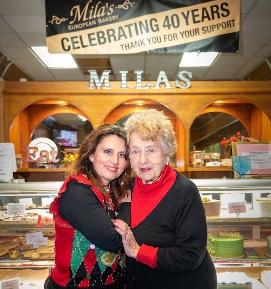 Mila's_Bakery_Santa.12.17.2022114.jpg