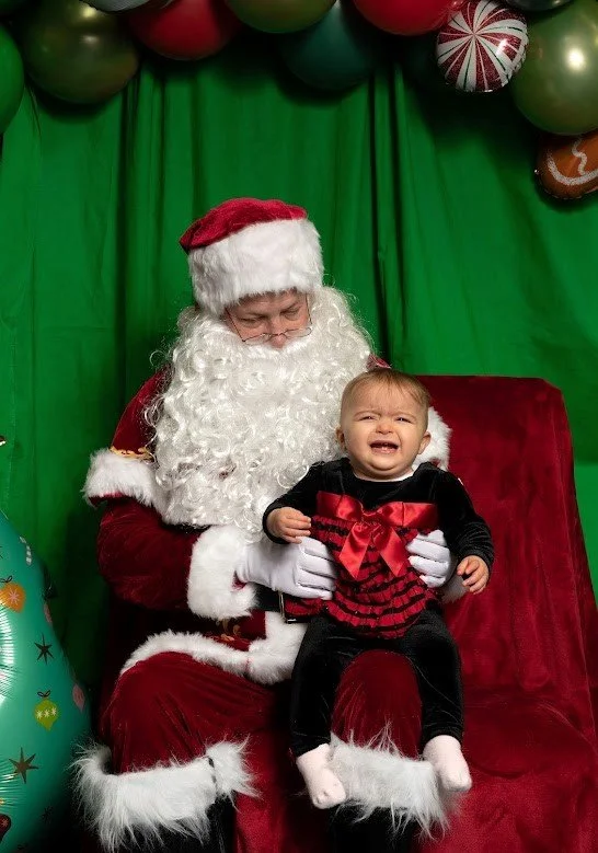 Mila's_Bakery_Santa.12.17.2022189.jpg