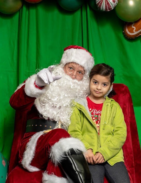 Mila's_Bakery_Santa.12.17.2022236.jpg