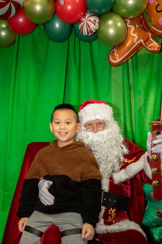 Twin boy with santa.jpg