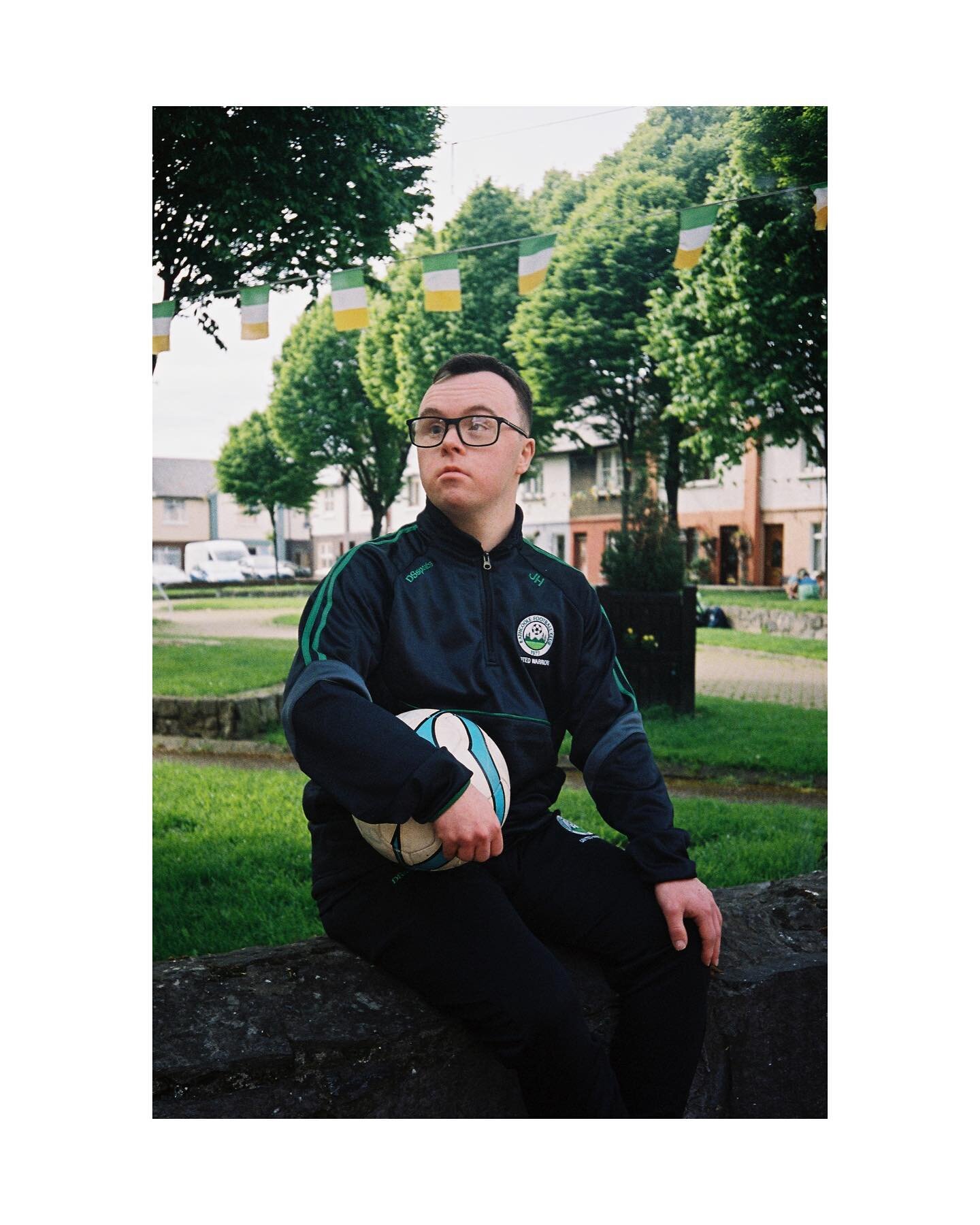 When you get the chance to meet a member of Ireland&rsquo;s first ever Down syndrome futsal team. What a legend Josh is&hellip; and his family too&hellip; Josh&rsquo;s Mam gave me the choice of 3 chocolate bars with my tea&hellip; 

Josh and seven ot