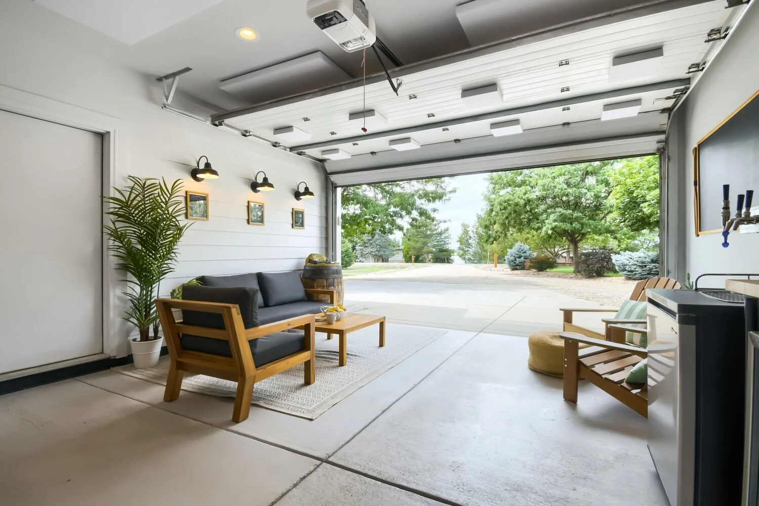  3rd Bay Conditioned Garage Space, Water View 