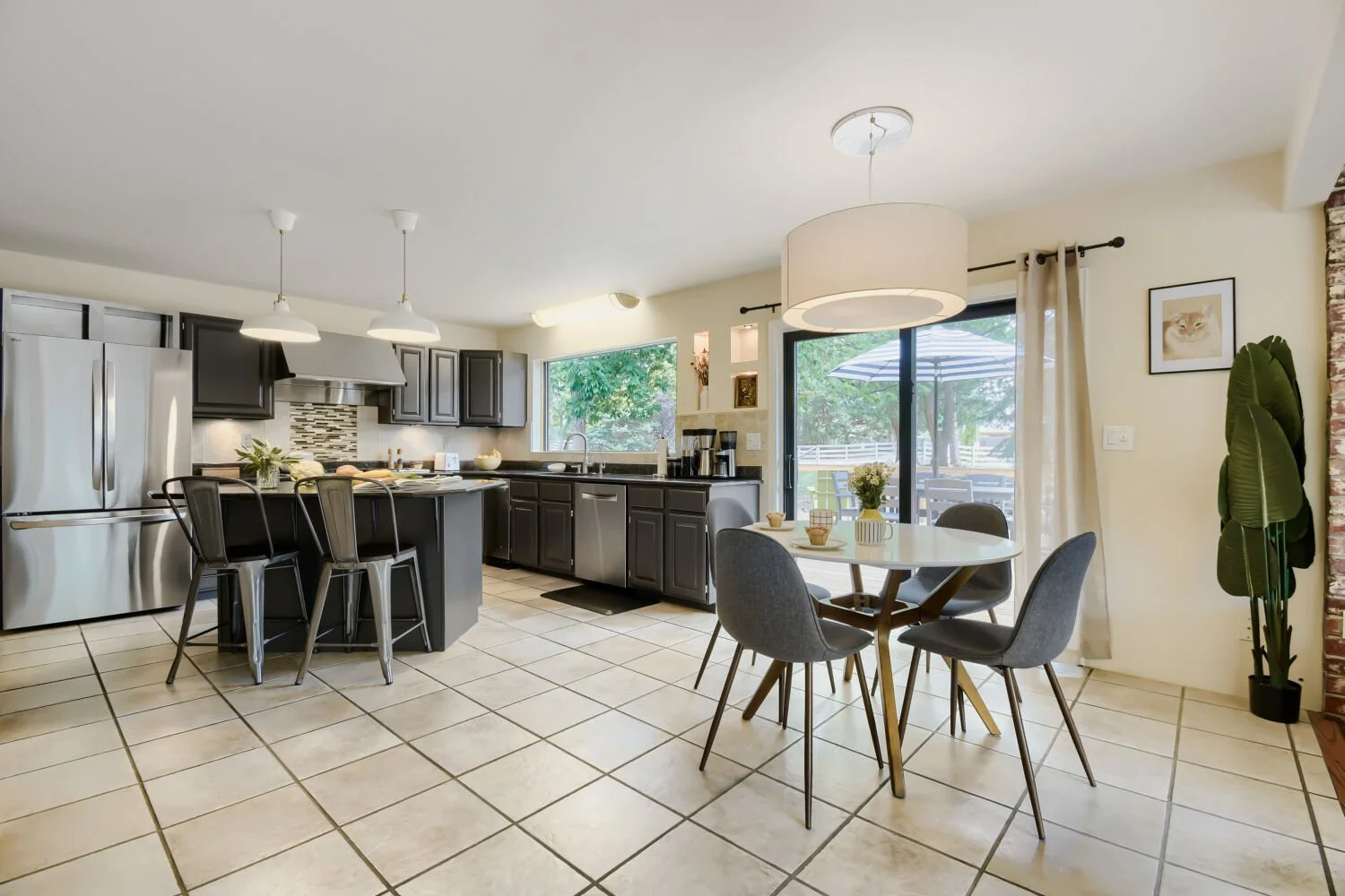  Large deck right off the kitchen, perfect for entertaining! 
