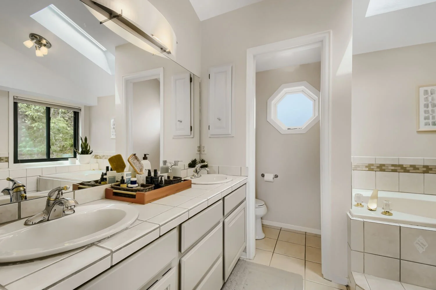  5 Piece Ensuite Primary Bathroom 