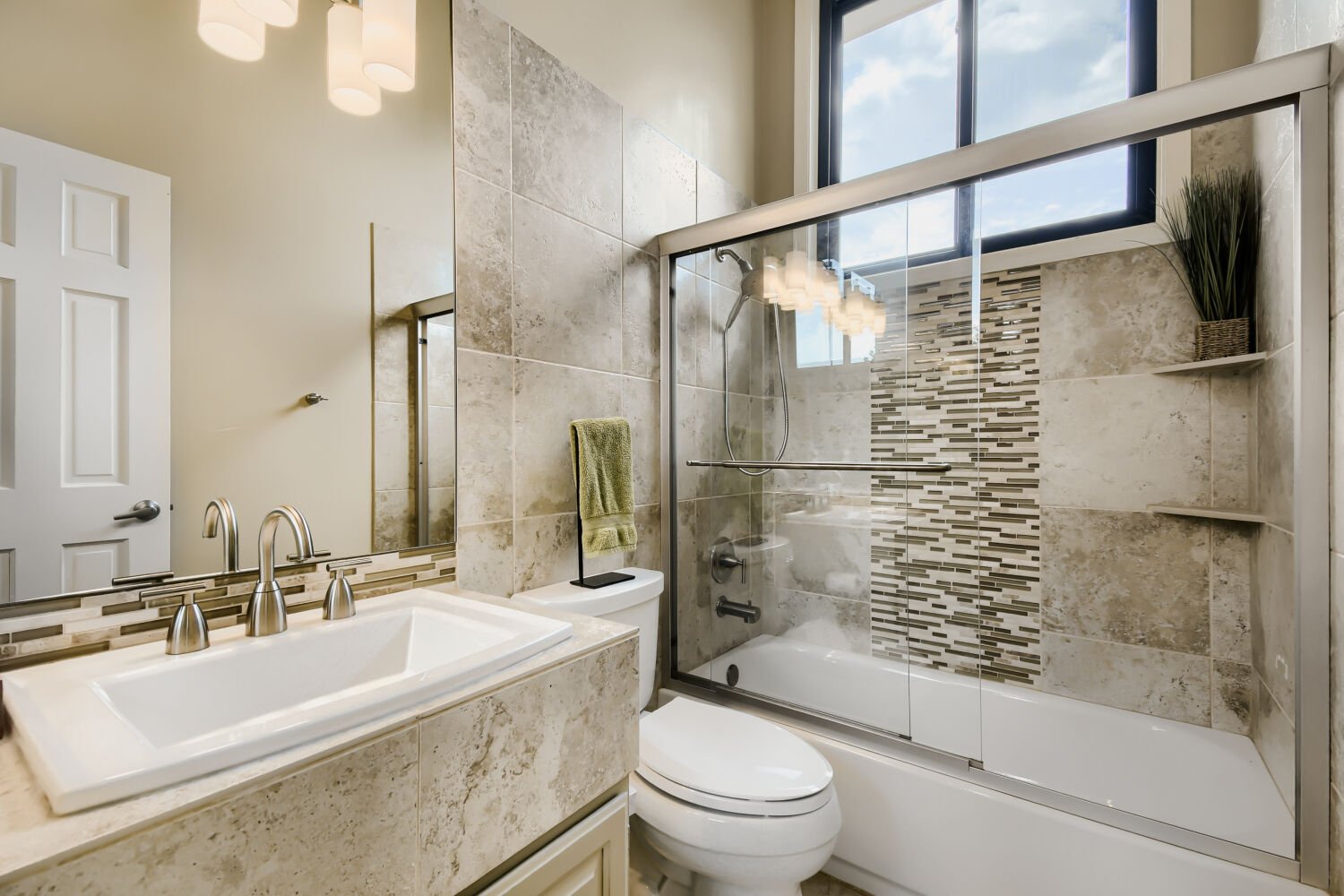  2nd Bathroom, upstairs 
