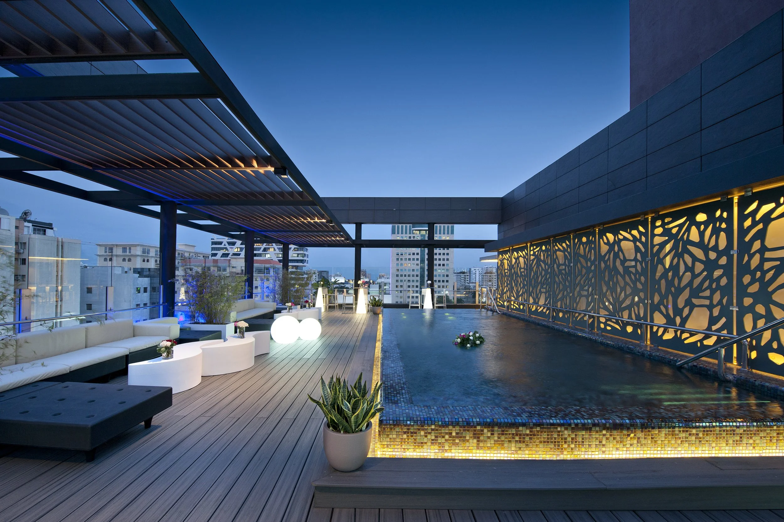 Piscina Holiday Inn.jpg