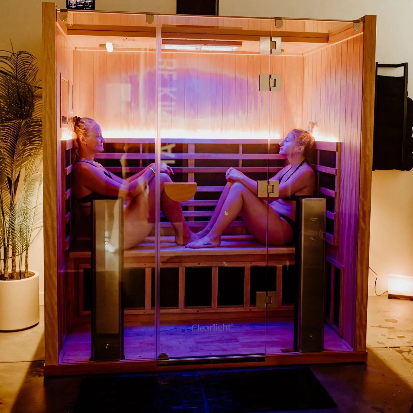 SAUNA SEASON 🧖&zwj;♀️
▪️How do I book? Download the Wellness Living app or click the link in our bio. 

▫️How much is it? $25 for 40 minutes 

▪️Do HH members get any discounts? Yes, 20%❗️*must contact us to get this added to your account

▫️Is ther