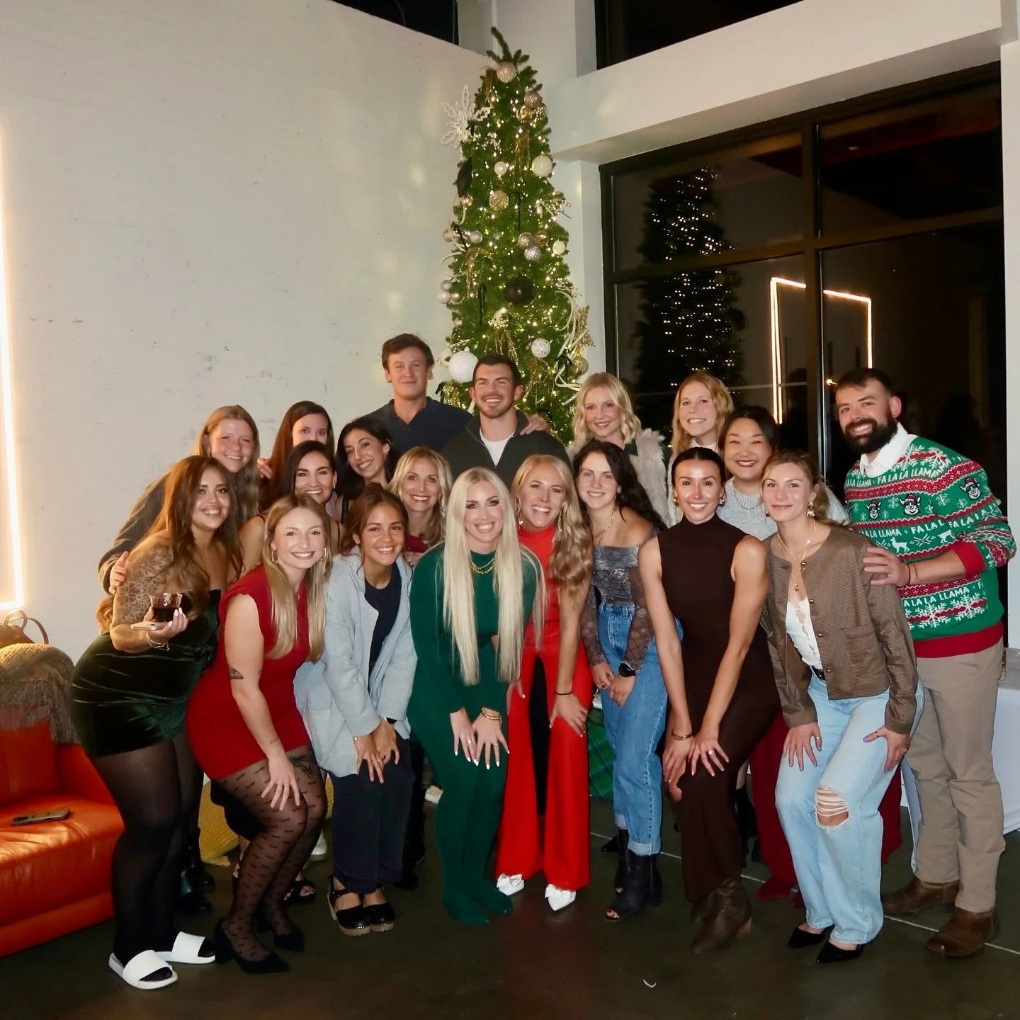 🎄MERRY CHRISTMAS 🎄
From our HypeFam to yours! 🤍&hearts;️💚

Friendly Reminder: we will be closed Dec 25th and 26th with a modified schedule resuming Saturday, Dec 27th.