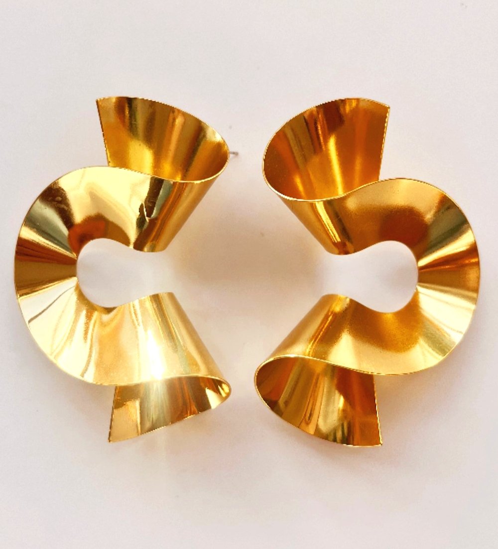 Cc earrings Chanel Gold in Other - 37372991