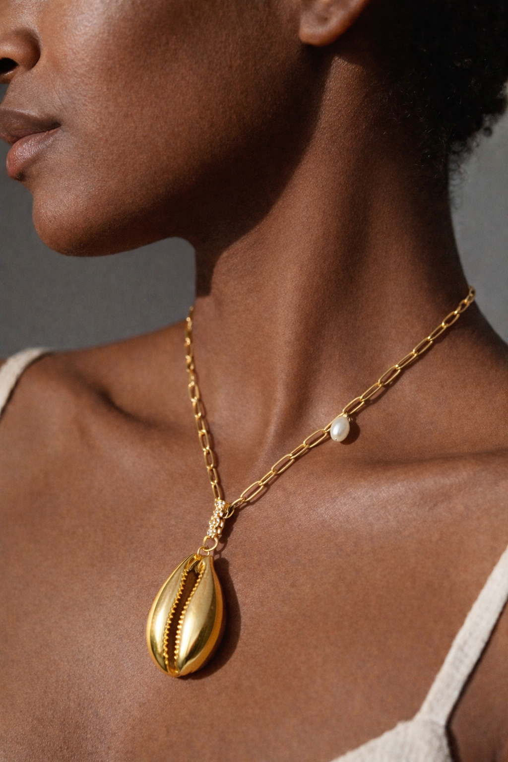 Cowrie Necklace Pearl.png