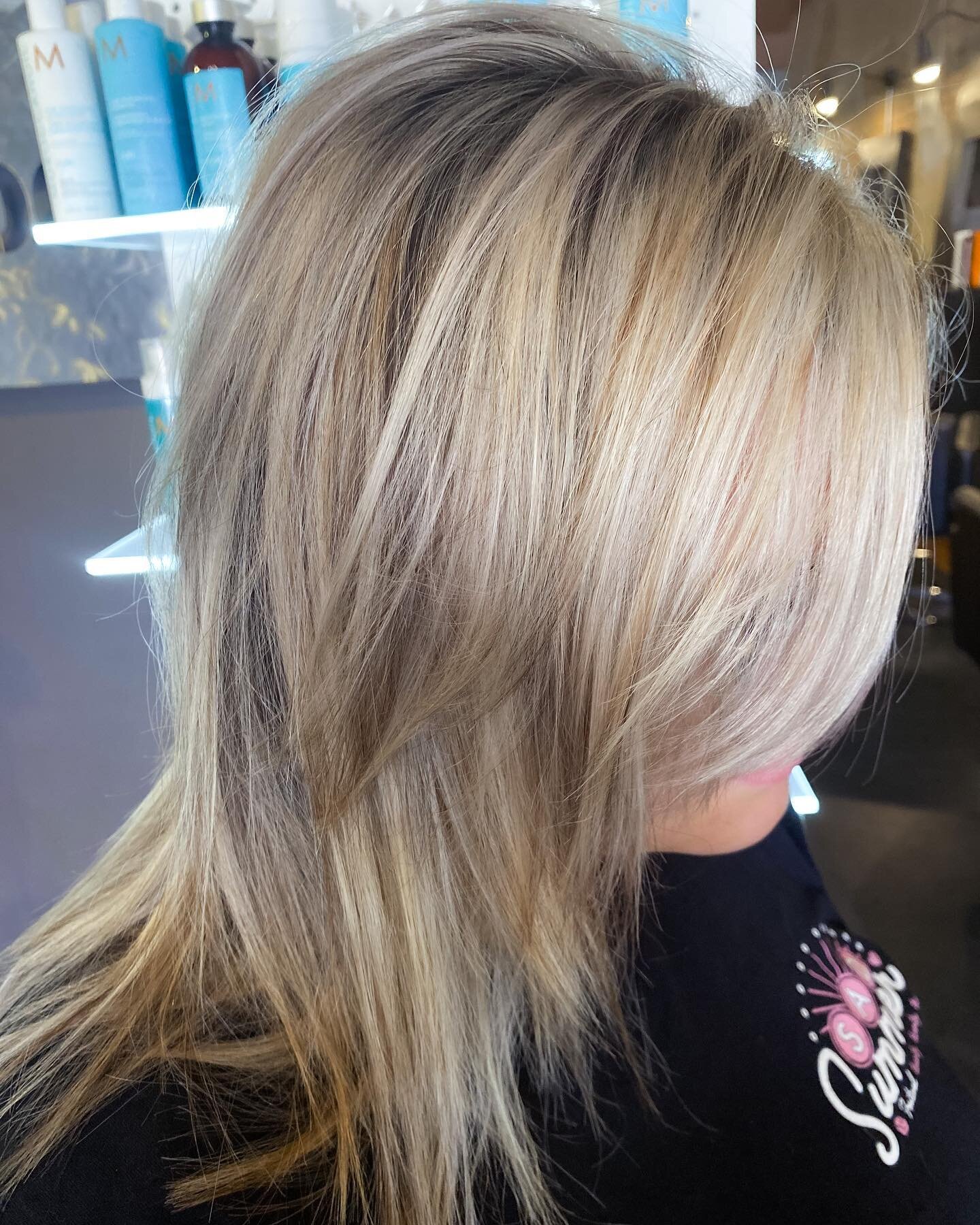 Blonde transition part one! Bringing this beauty back to blonde a couple sessions at a time using @oligopro backlight! 💫💫

#michiganstylist #ohiostylist #metrodetroitstylist #balayage #livedincolor #ferndale #caluragloss #oligopro #hairinspo #michi