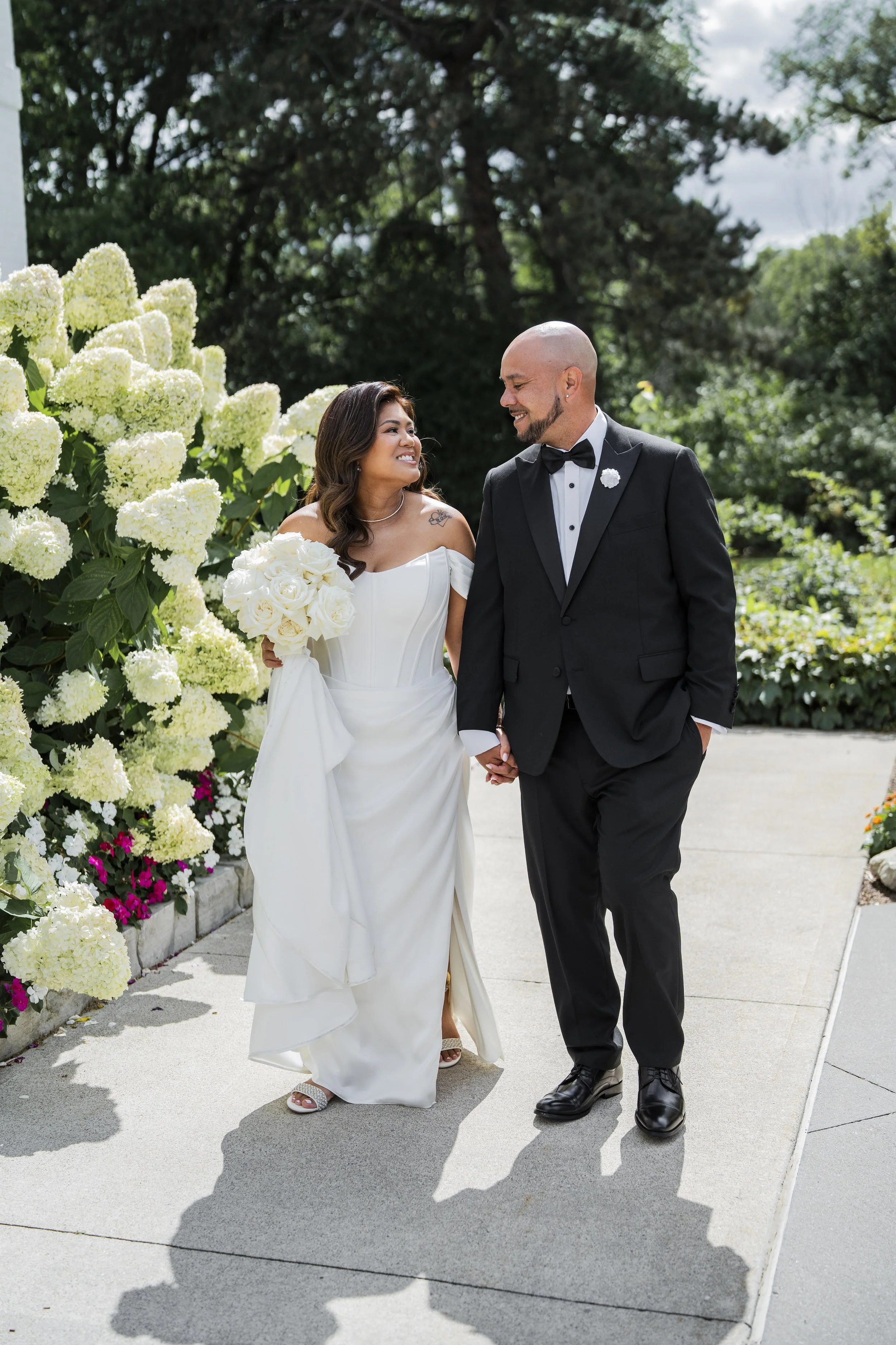 Beth & Michael at Harding Waterfront Estate    Photography by Love Forever Studio