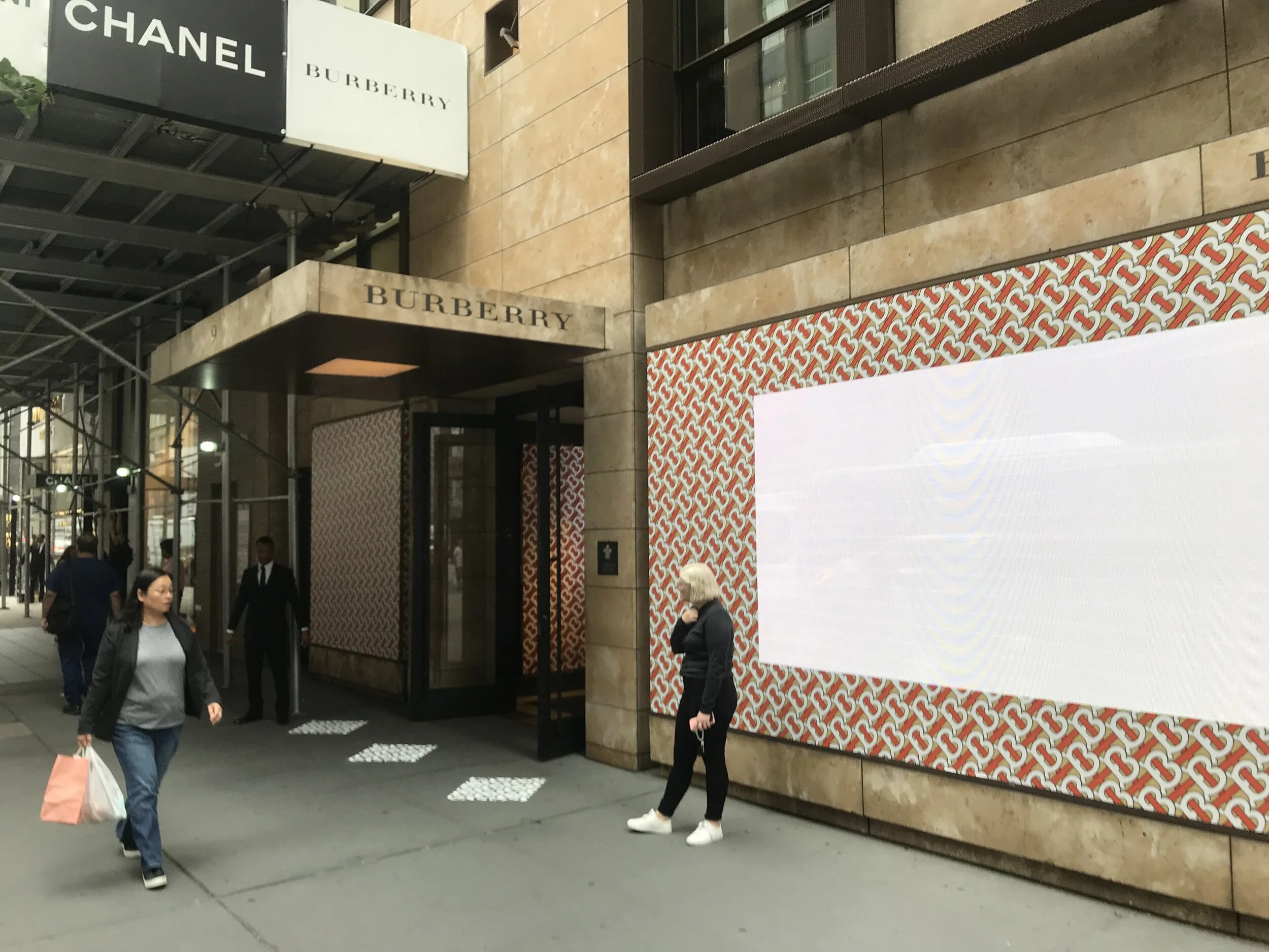2018_9_8_OMG_Burberry_NYC_001.jpg