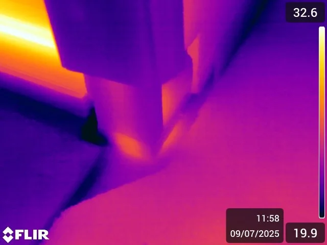Thermal image of a leaking shower recess