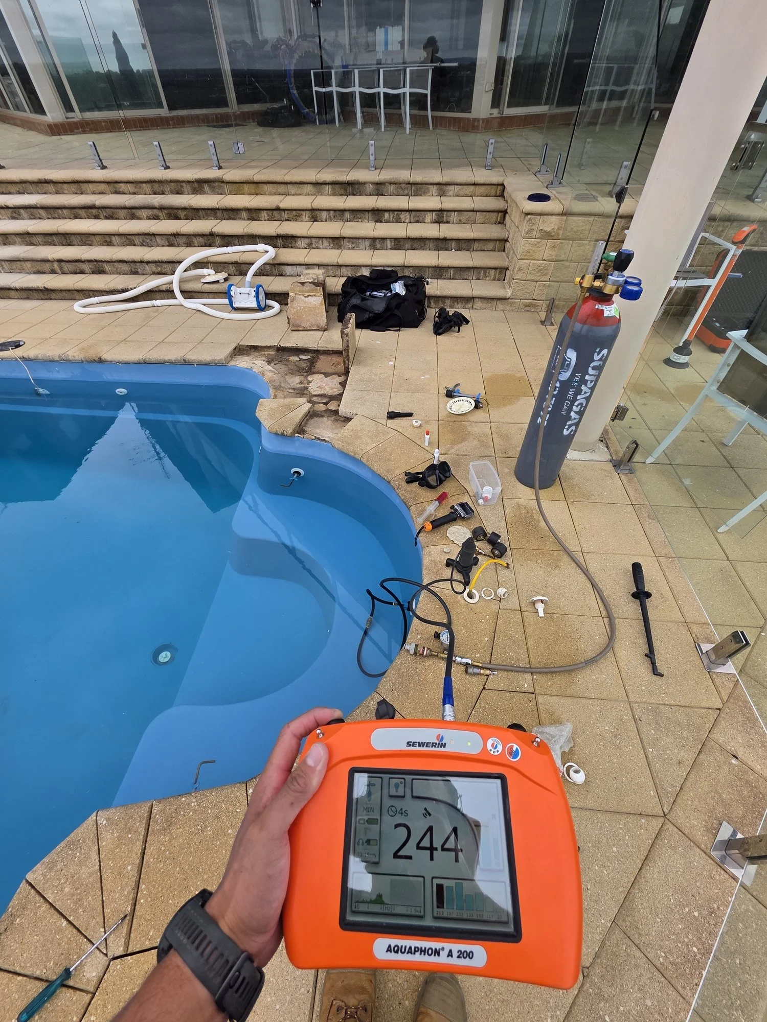 pool-leak-detection-geelong-pressure-test.jpg