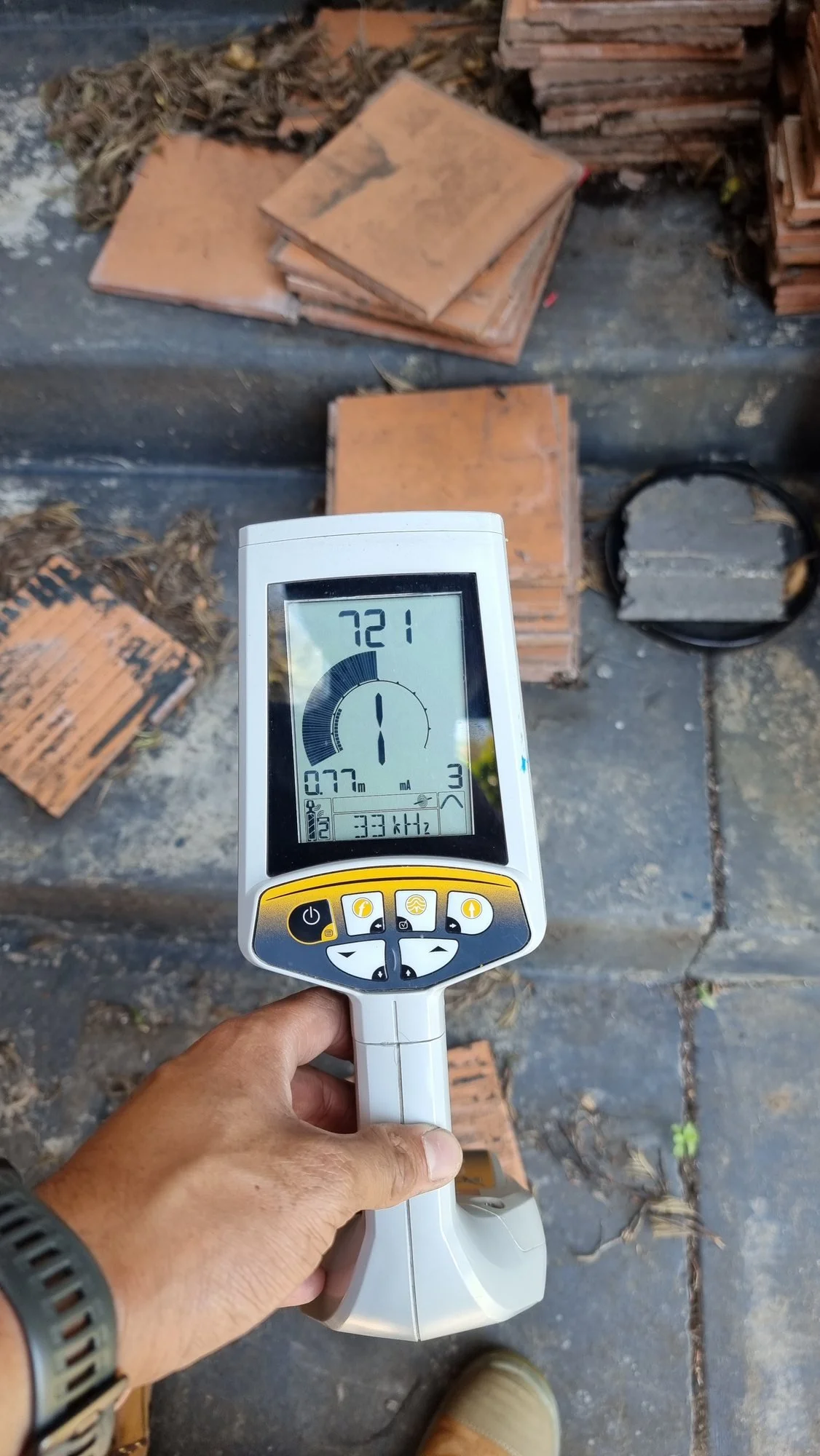 tile-roof-leak-detection.jpg