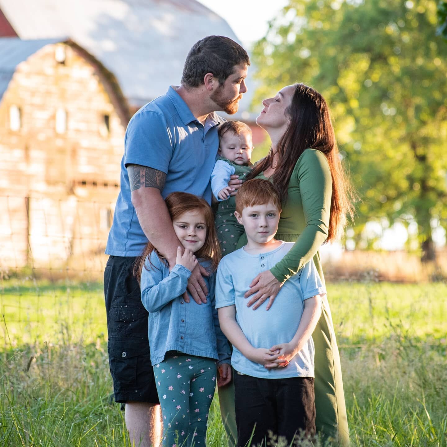 Here's to my longest running photographed family! I love seeing them grow and kids get cuter. 

I havr definitely broadened my skills over the last year with familys, newborns, and maternities. They have been apart of that. And of course photo sessio