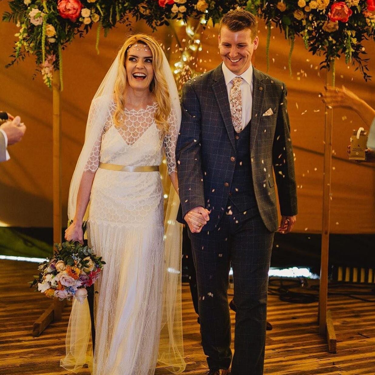 Over on the @lovemydress blog right now, Shaun and Gemmas nature inspired Spring wedding at Inkersall farm. Head over and take a look at all the inspo and supplier details🕺 
It was such a pleasure to help Shaun find his attire @tweedandgroom 🕺 
Our