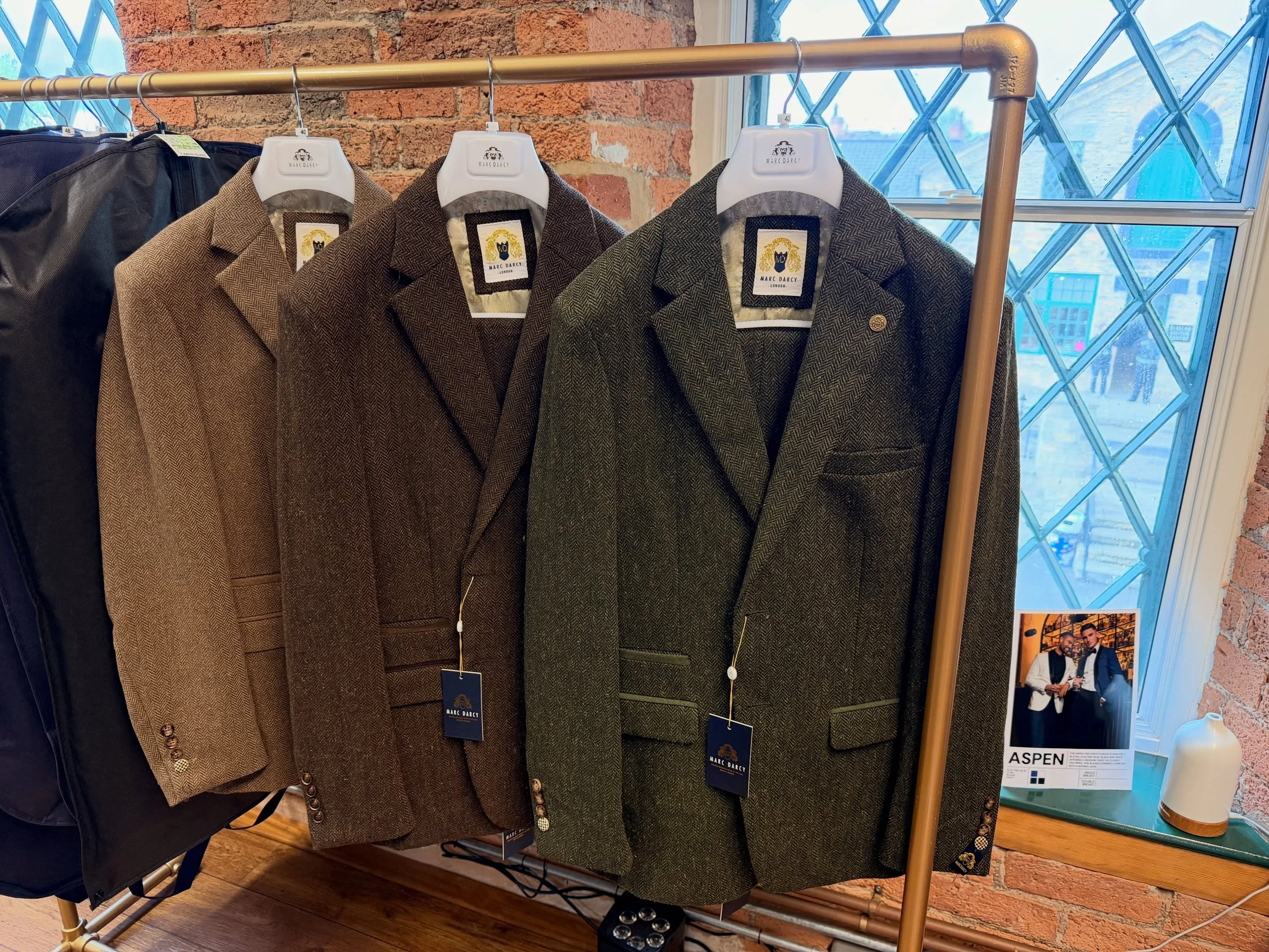 We know you guys love some tweed ❤️ so here&rsquo;s some more!!
Give us a DM or email to find out more 😊🕺
If you want to stand out on your big day or at your next event give tweed &amp; groom a try!!
#independent #familyrunbusiness #suits #wedding 
