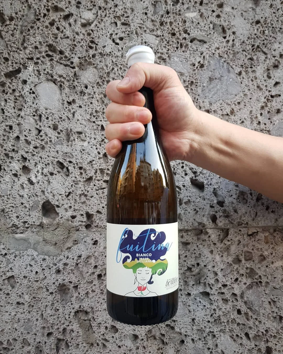 Forse non conoscete la Fuitina ma dovreste. E' un catarratto di carattere di Marsala in Sicilia che, se potessimo, berremmo con tutti i giorni, non proprio per l'aperitivo perch&eacute; lui vuole essere bevuto accompagnato alla nostra cucina alla qua