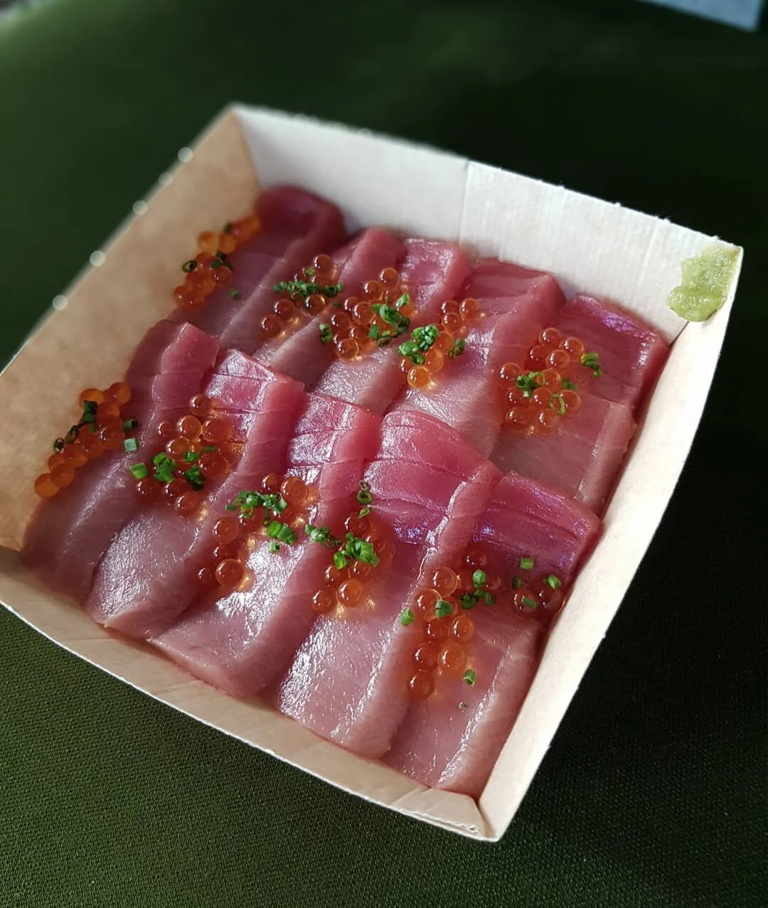 A partire dalla prossima settimana potete ordinare il nostro Chutoro Zuke Bento, solo per Milano. Chutoro &egrave; la parte del tonno che affianca l'otoro: due delle parti pi&ugrave; pregiate che sono riconoscibili dal loro colore rosa e dalla quanti