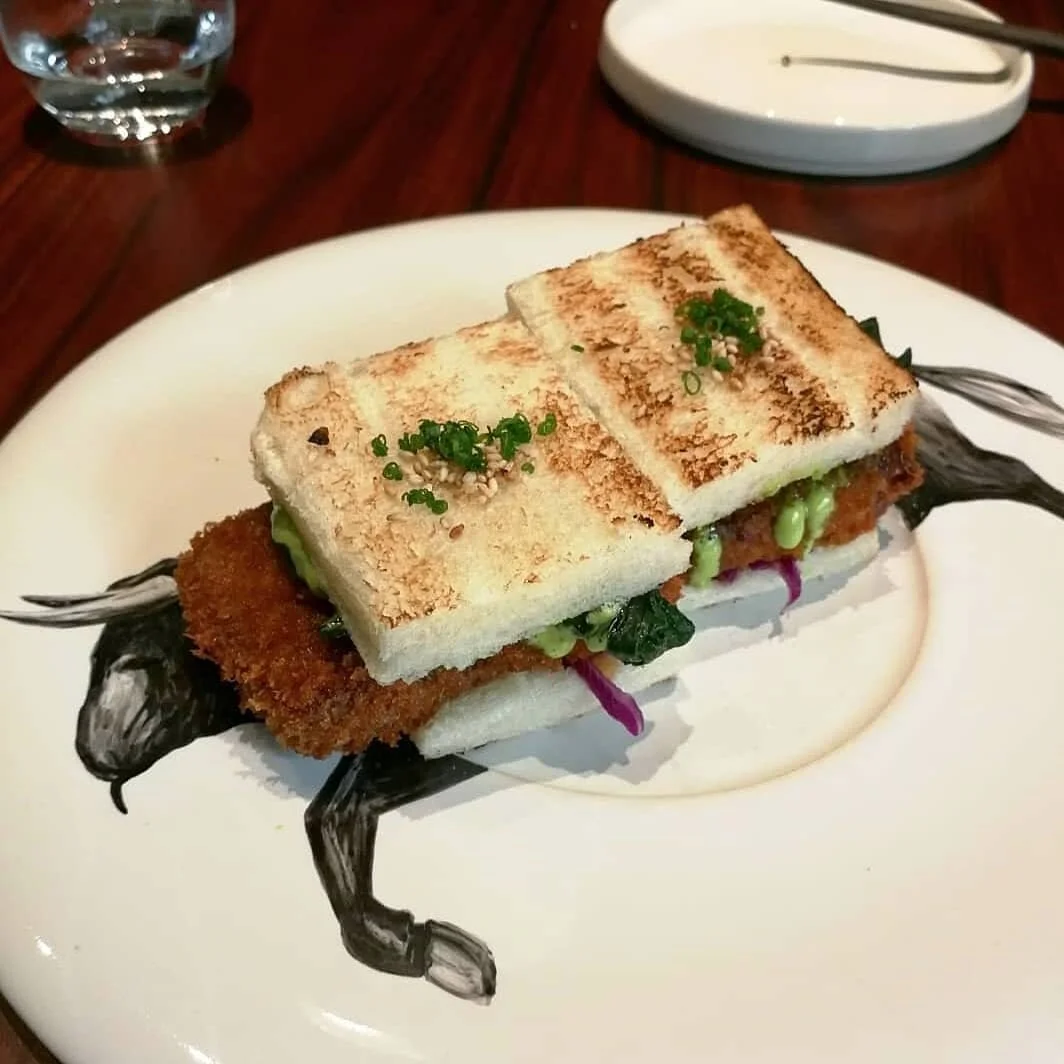 Il katsusando di lingua di vitello &egrave; di nuovo disponibile sul men&ugrave; per asporto e delivery (anche se avremmo preferito farvelo mangiare cos&igrave; come da foto).⁠
⁠
Siamo operativi da marted&igrave; a mercoled&igrave; tra le 12.30 e le 