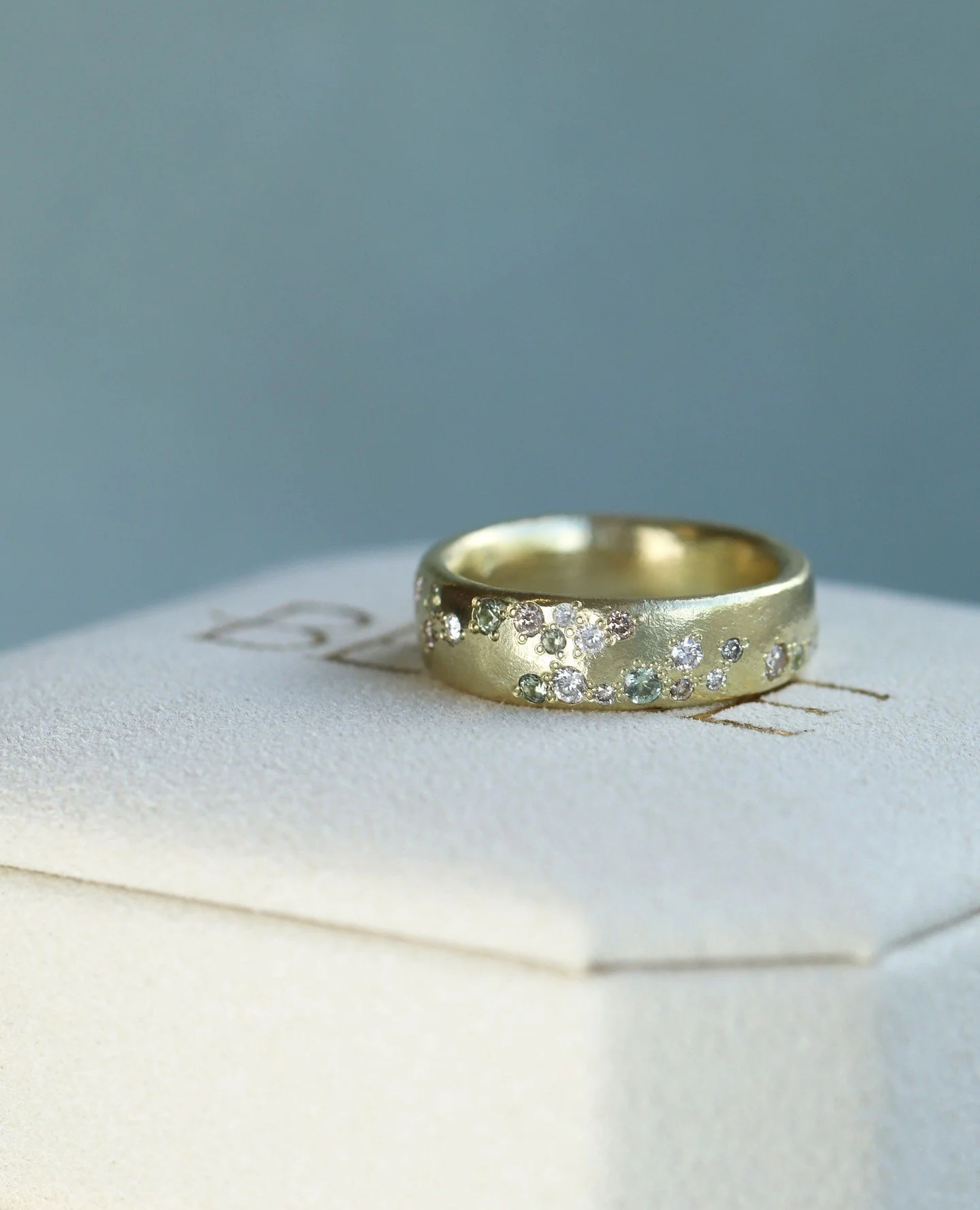 For the modern romantic who does things a little differently. 🕊️✨⁠
⁠
Who says an engagement ring has to be loud to be beautiful? We love the magic of an understated ring. One that doesn't scream across the room, but instead invites people to look a 